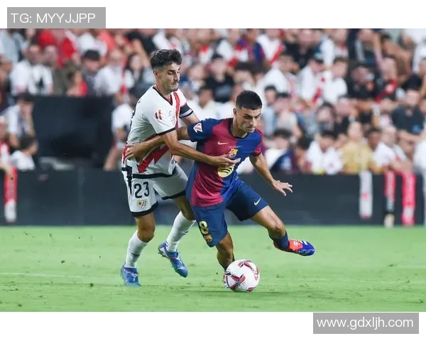 足球明星与巴萨球迷的激情碰撞共同书写传奇篇章