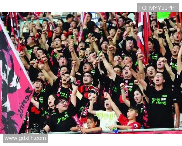 女明星与足球明星同框合照展现魅力与风采的精彩瞬间